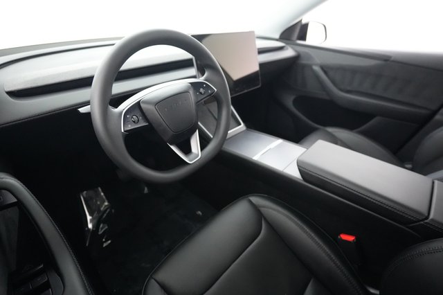 2026 Tesla Model Y — photo 18 of 22