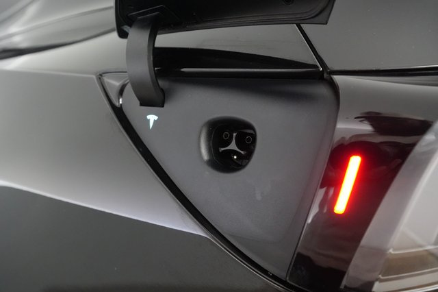 2026 Tesla Model Y — photo 8 of 22