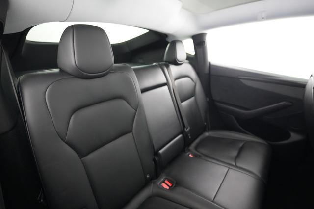 2026 Tesla Model Y — photo 4 of 22