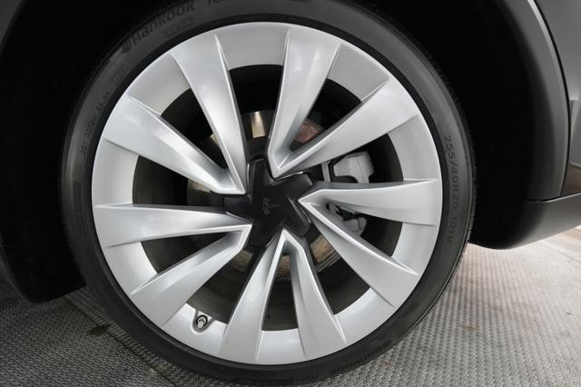 2026 Tesla Model Y — photo 7 of 22