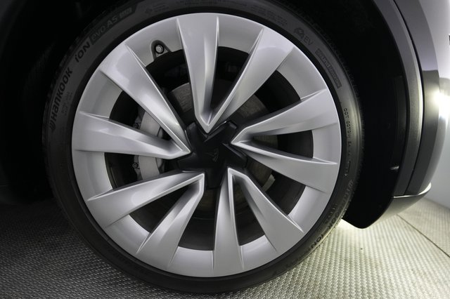 2026 Tesla Model Y — photo 16 of 22