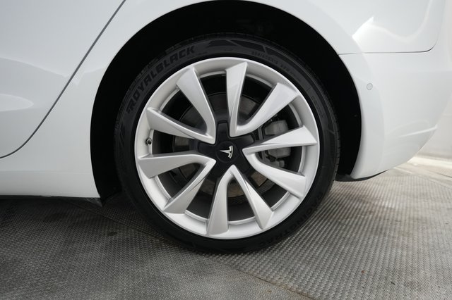 2018 Tesla Model 3 — photo 7 of 21