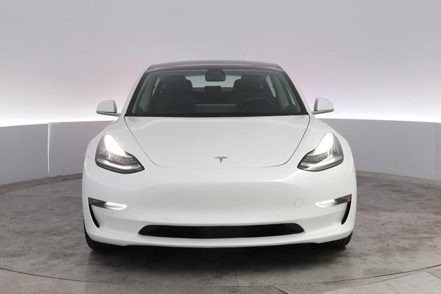 2018 Tesla Model 3 — photo 9 of 21