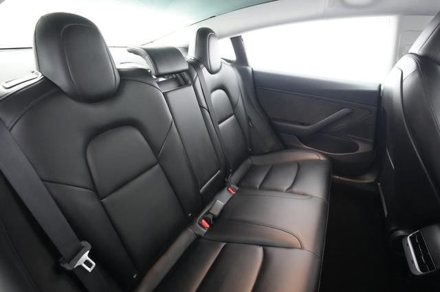 2018 Tesla Model 3 — photo 4 of 21