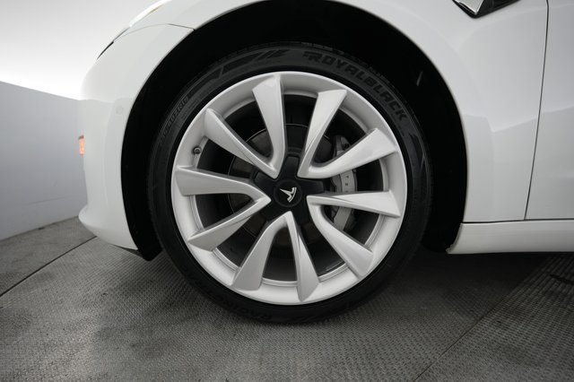 2018 Tesla Model 3 — photo 14 of 21