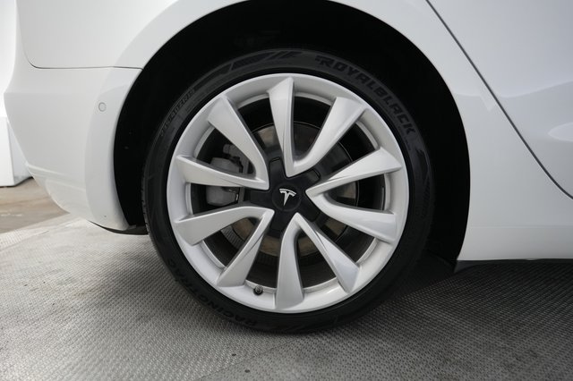 2018 Tesla Model 3 — photo 16 of 21