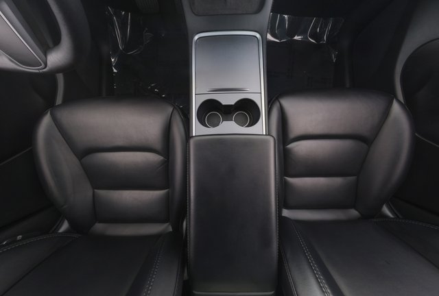 2022 Tesla Model Y — photo 22 of 28