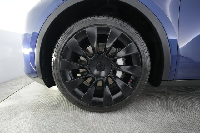 2022 Tesla Model Y — photo 15 of 28
