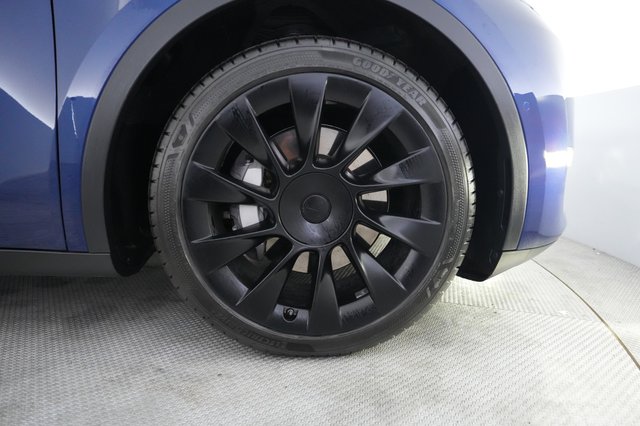 2022 Tesla Model Y — photo 16 of 28