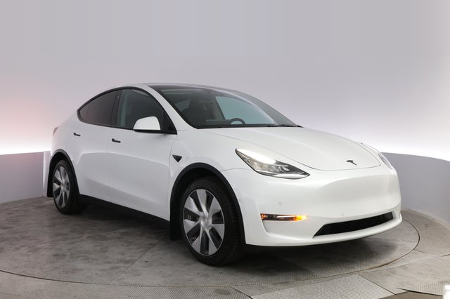 2022 Tesla Model Y — photo 10 of 21