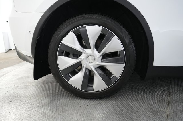 2022 Tesla Model Y — photo 17 of 21