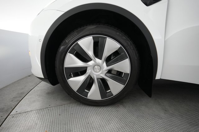 2022 Tesla Model Y — photo 15 of 21