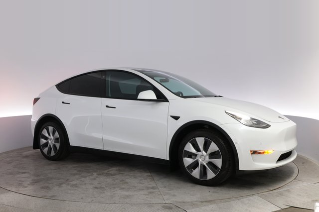 2022 Tesla Model Y — photo 11 of 21