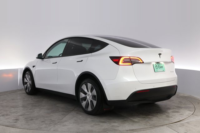 2022 Tesla Model Y — photo 13 of 21
