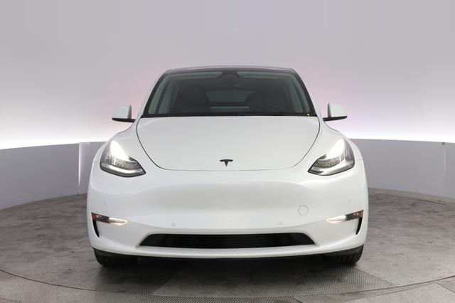 2022 Tesla Model Y — photo 9 of 21