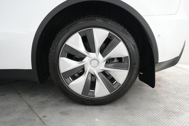 2022 Tesla Model Y — photo 7 of 21