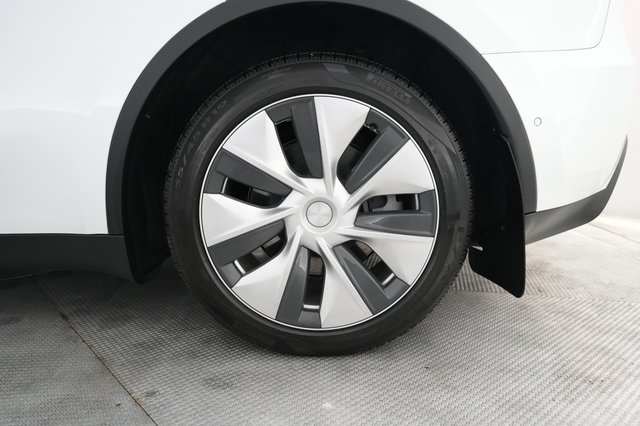 2022 Tesla Model Y — photo 7 of 21
