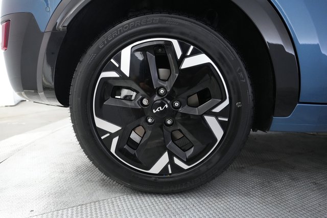 2023 Kia Niro EV — photo 17 of 23