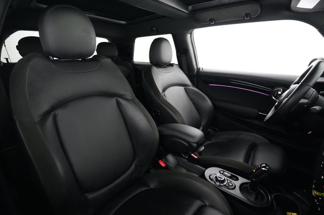 2023 MINI Cooper SE — photo 18 of 24