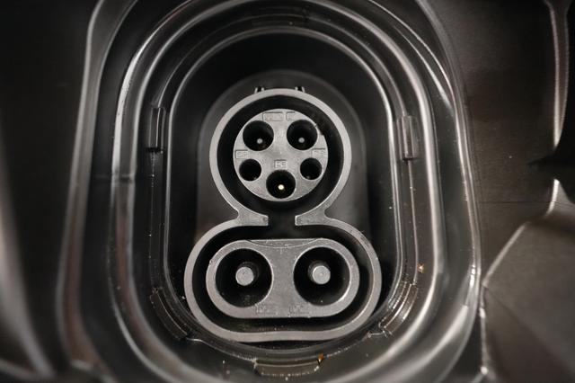 2023 MINI Cooper SE — photo 8 of 24