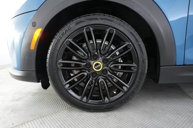2023 MINI Cooper SE — photo 15 of 24