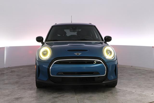 2023 MINI Cooper SE — photo 9 of 24