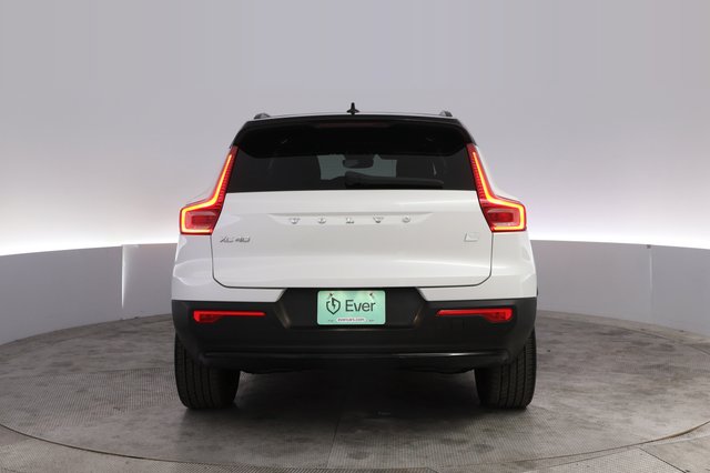 2023 Volvo XC40 Recharge — photo 12 of 27