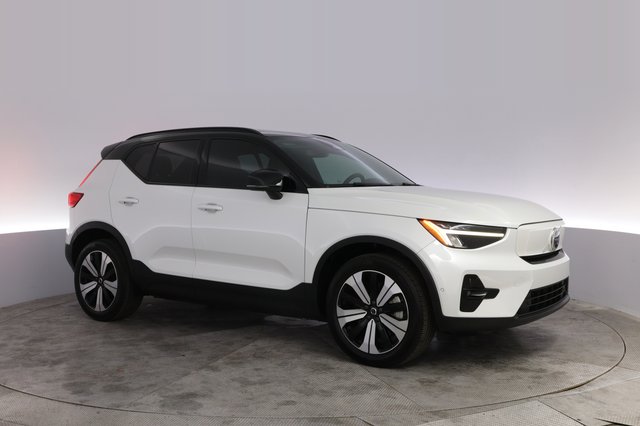 2023 Volvo XC40 Recharge — photo 11 of 27