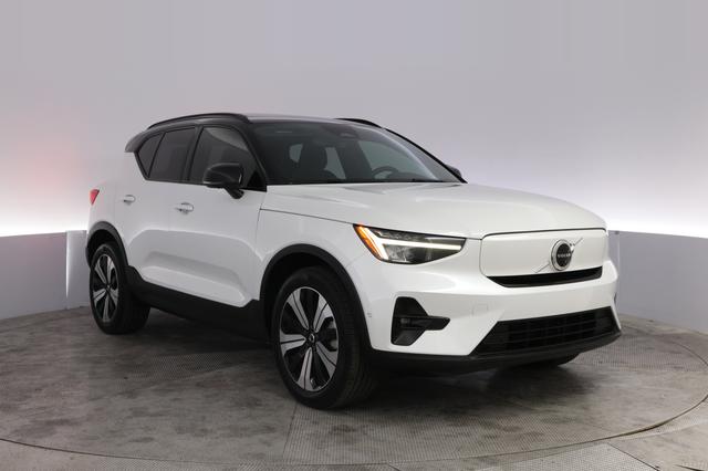 2023 Volvo XC40 Recharge — photo 10 of 27