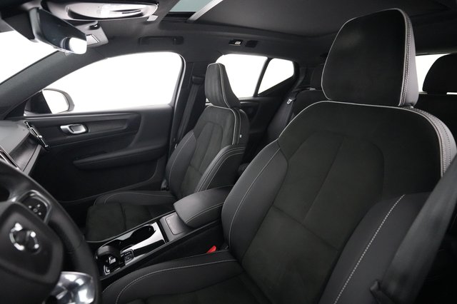 2023 Volvo XC40 Recharge — photo 3 of 27