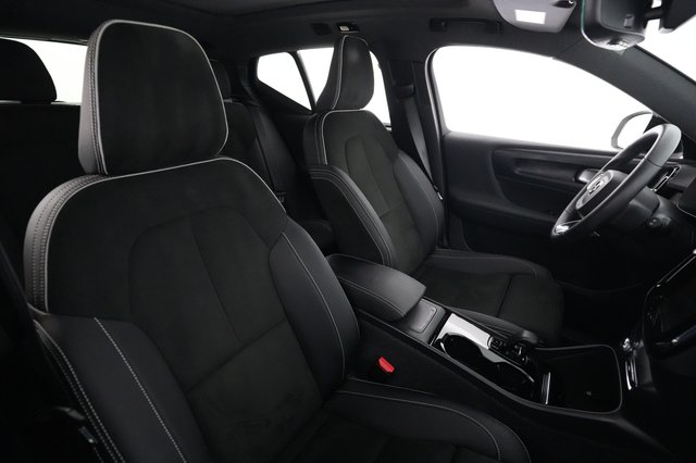 2023 Volvo XC40 Recharge — photo 18 of 27