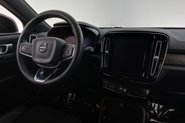 2023 Volvo XC40 Recharge — photo 20 of 27
