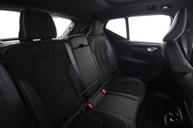 2023 Volvo XC40 Recharge — photo 4 of 27