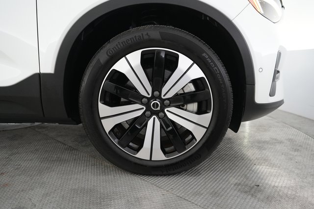 2023 Volvo XC40 Recharge — photo 16 of 27