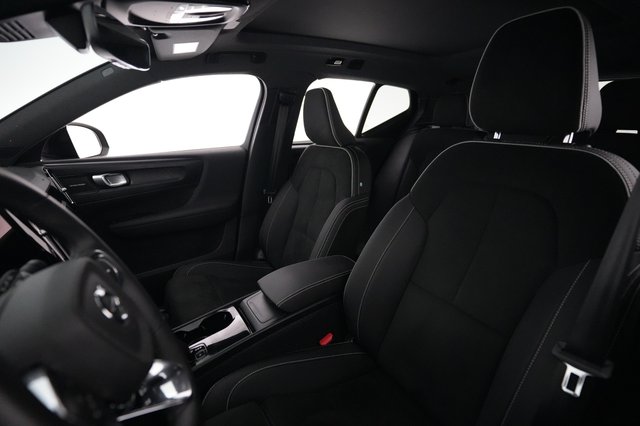 2023 Volvo XC40 Recharge — photo 3 of 26
