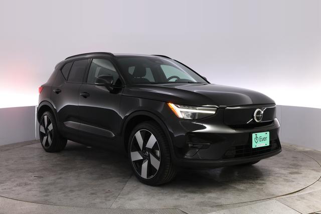 2023 Volvo XC40 Recharge — photo 10 of 26