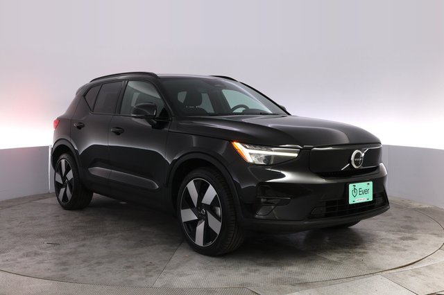 2023 Volvo XC40 Recharge — photo 10 of 26