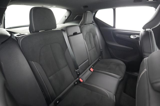 2023 Volvo XC40 Recharge — photo 4 of 26