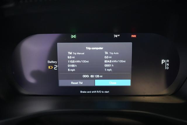 2023 Volvo XC40 Recharge — photo 5 of 26