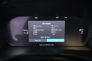 2023 Volvo XC40 Recharge — photo 5 of 26