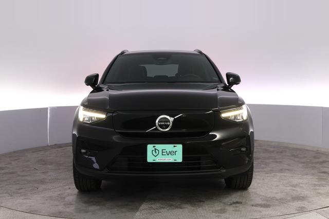 2023 Volvo XC40 Recharge — photo 9 of 26