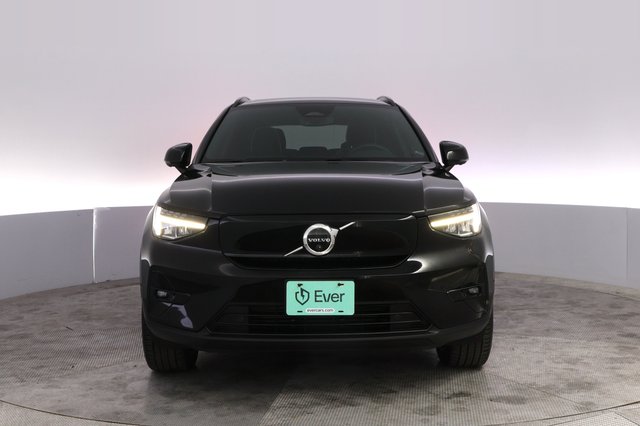 2023 Volvo XC40 Recharge — photo 9 of 26