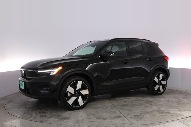 2023 Volvo XC40 Recharge — photo 14 of 26