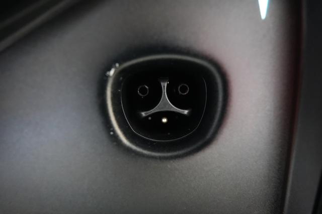 2024 Tesla Model X — photo 8 of 24