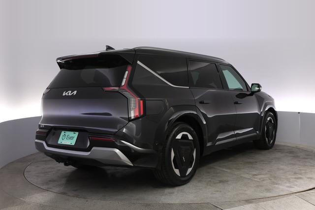2024 Kia EV9 — photo 2 of 32