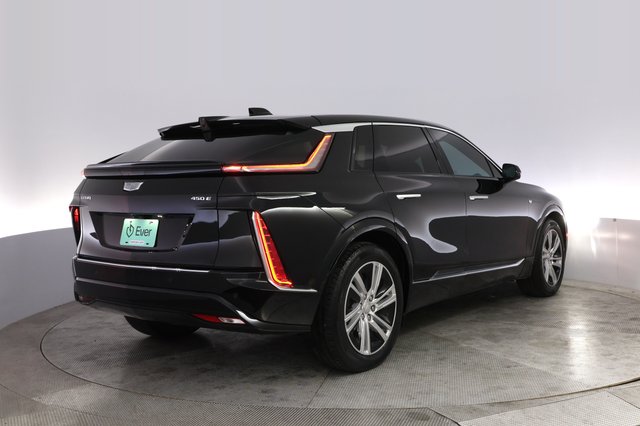 2024 Cadillac Lyriq — photo 2 of 25