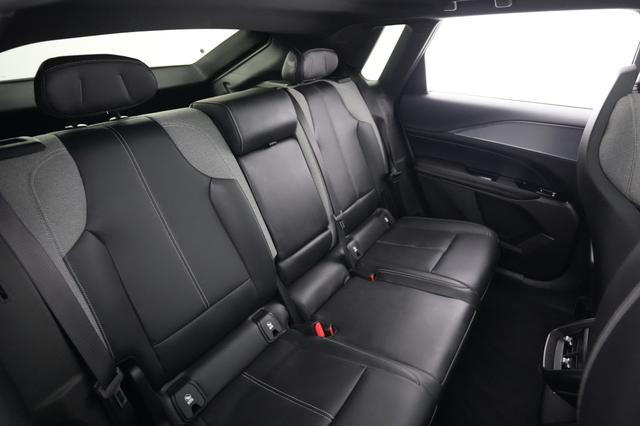 2024 Cadillac Lyriq — photo 4 of 20
