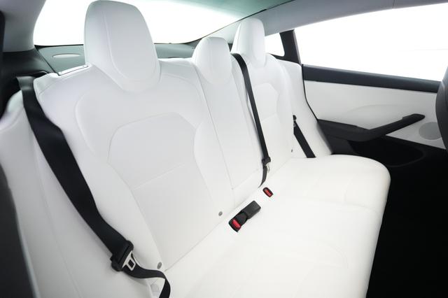 2025 Tesla Model 3 — photo 4 of 28