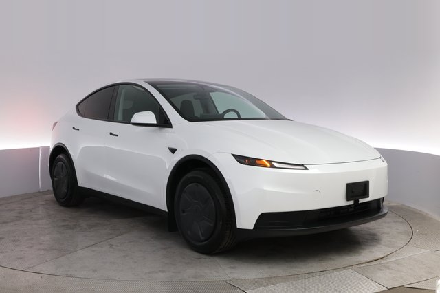 2026 Tesla Model Y — photo 10 of 16