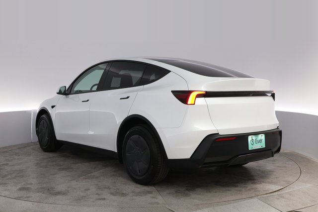 2026 Tesla Model Y — photo 8 of 16